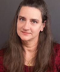 Suzanne Conklin Akbari headshot